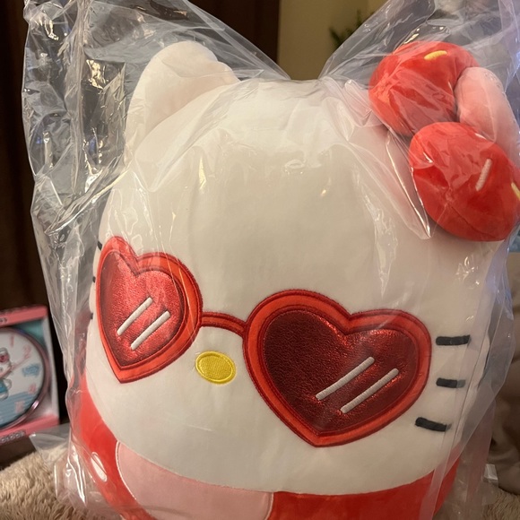 BN factory sealed Squishmallows Sanrio 14 in Hello Kitty Red with Heart Glasses - Picture 3 of 8
